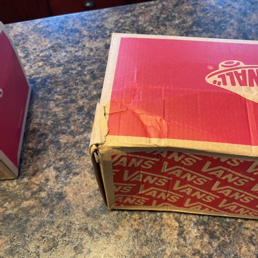 Vans boxes - Picture 2 of 4